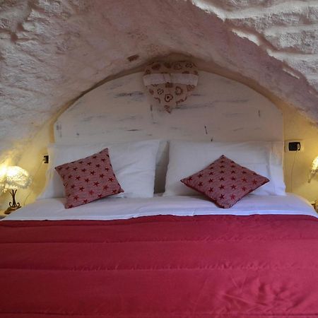 Casetta “Arte Su Pietra” Ostuni Bagian luar foto
