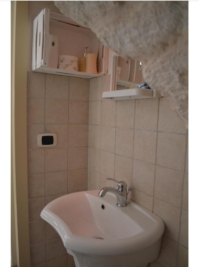 Casetta “Arte Su Pietra” Ostuni Bagian luar foto